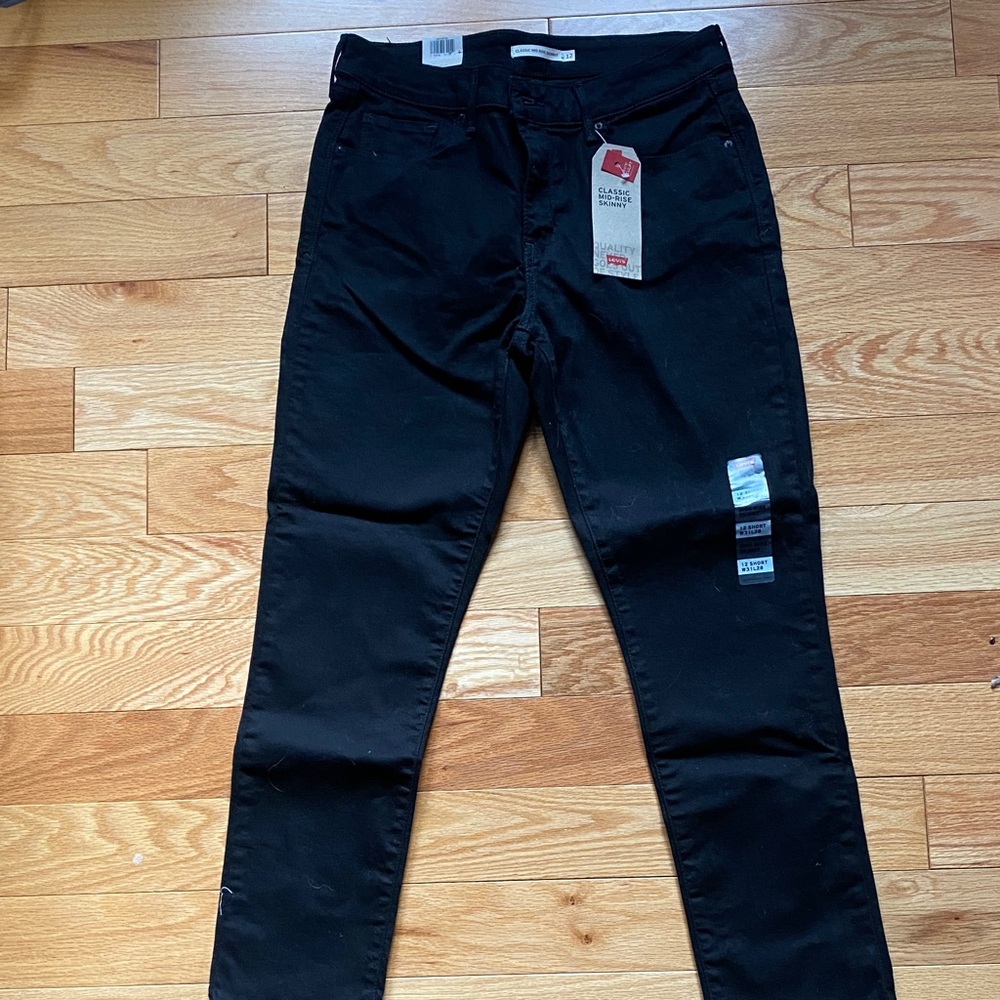 NWT Levi Black Denim Jeans size 12 Short